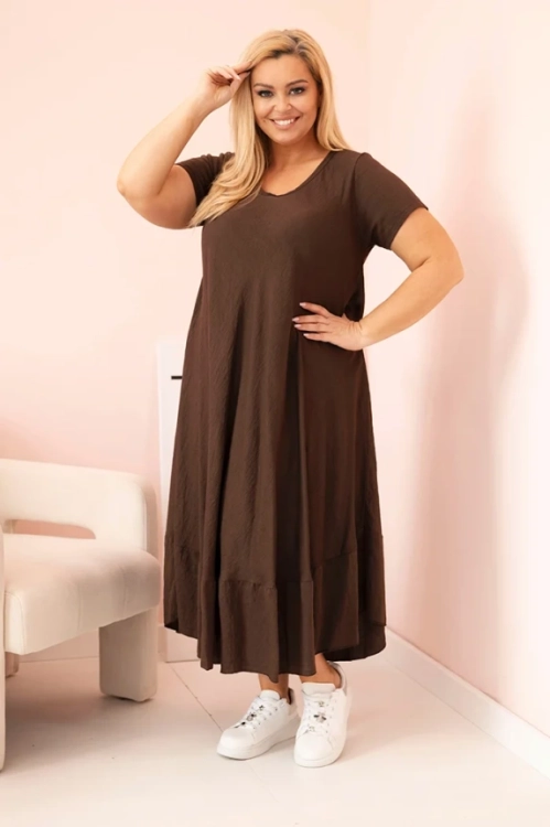 pol_pm_Sukienka-damska-plus-size-z-krotkim-rekawem-i-falbana-z-lekkiej-wiskozy-brazowa-33234_1.webp