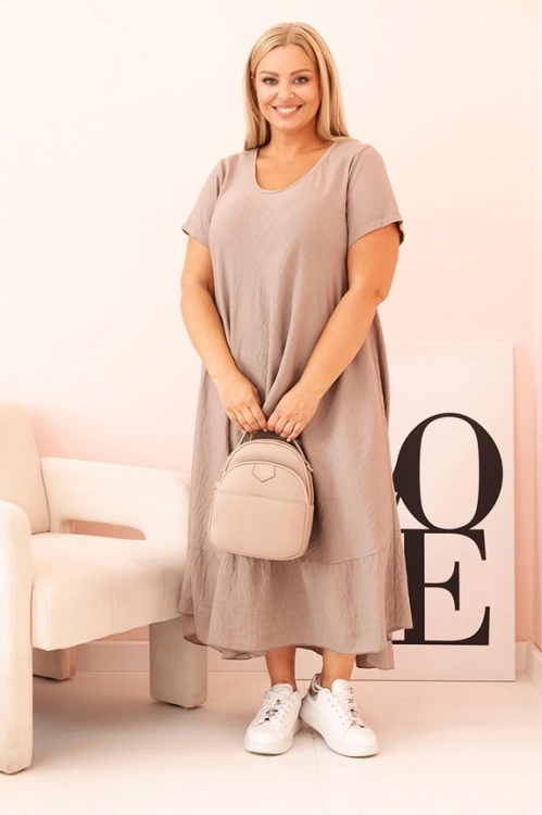 pol_pm_Sukienka-damska-plus-size-z-krotkim-rekawem-i-falbana-z-lekkiej-wiskozy-cappuccino-34213_1.webp
