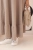 pol_pm_Sukienka-damska-plus-size-z-krotkim-rekawem-i-falbana-z-lekkiej-wiskozy-cappuccino-34213_3.webp